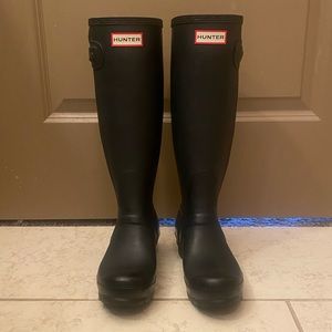 Hunter Slim Tall Rain Boots • Size 6 • Black